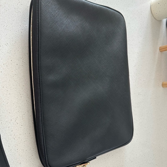 Michael Kors laptop sleeve with shoulder strap - Picture 4 of 4